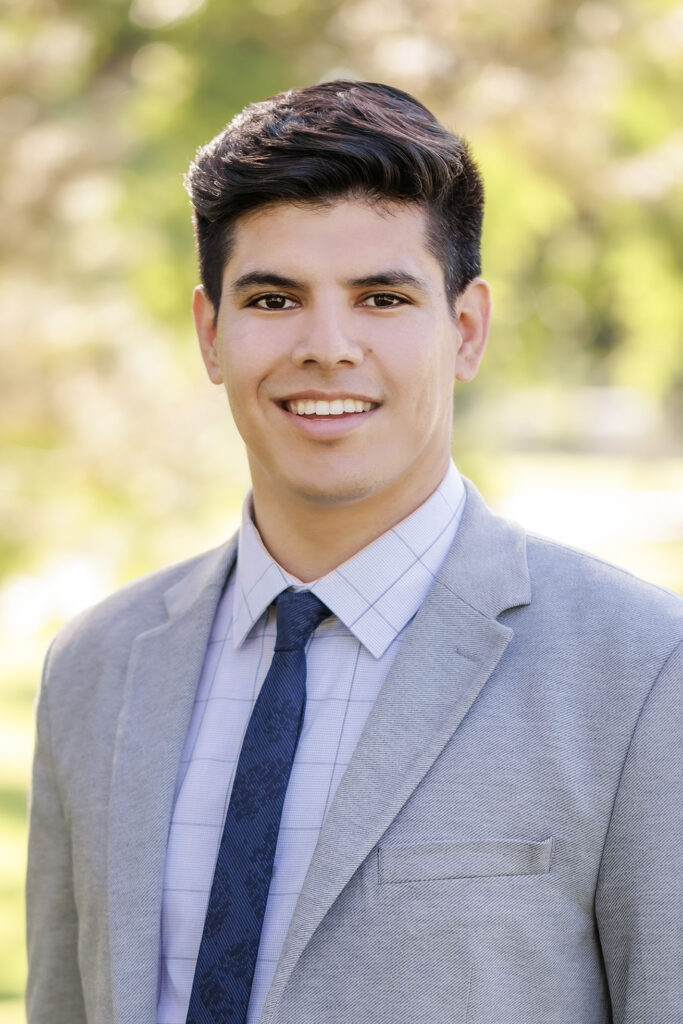 Headshot of Gustavo